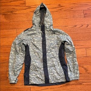 Girls North face rain jacket girls size XL